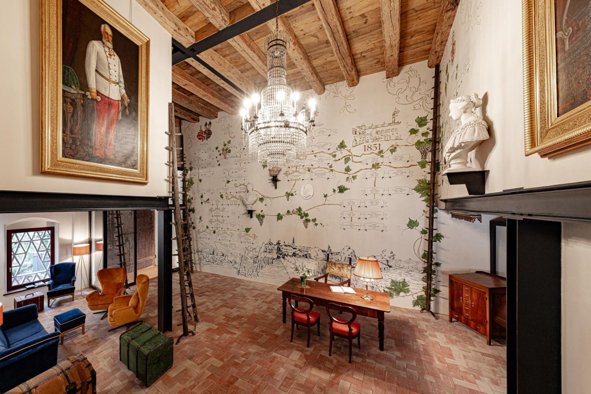 Castel Sallegg Suites Adults Only Caldaro Exterior photo